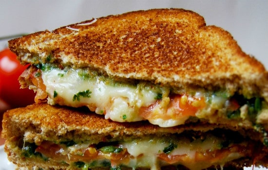 Basil and Mozzarella Grilled Cheese Recipe