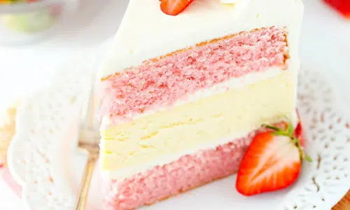 Strawberries and Cream Cheesecake Cake Recipe