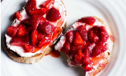 Strawberries and Cream Cheese Toast Snack Idea