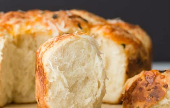 Cheesy Pull-Apart Rolls