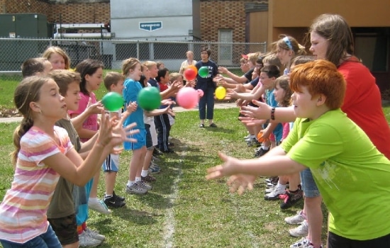 Water Balloon Toss