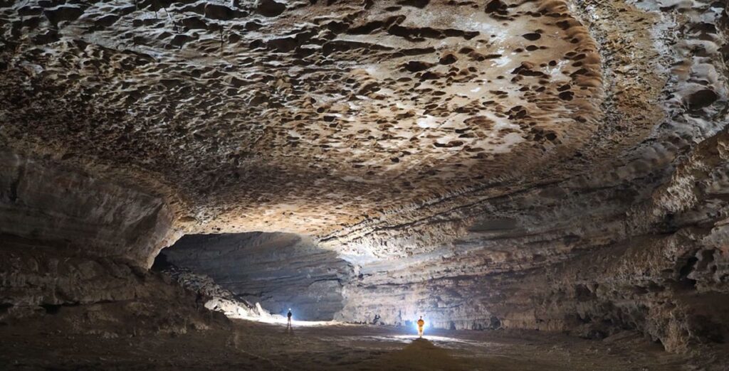 Shuanghedong Cave Network, China