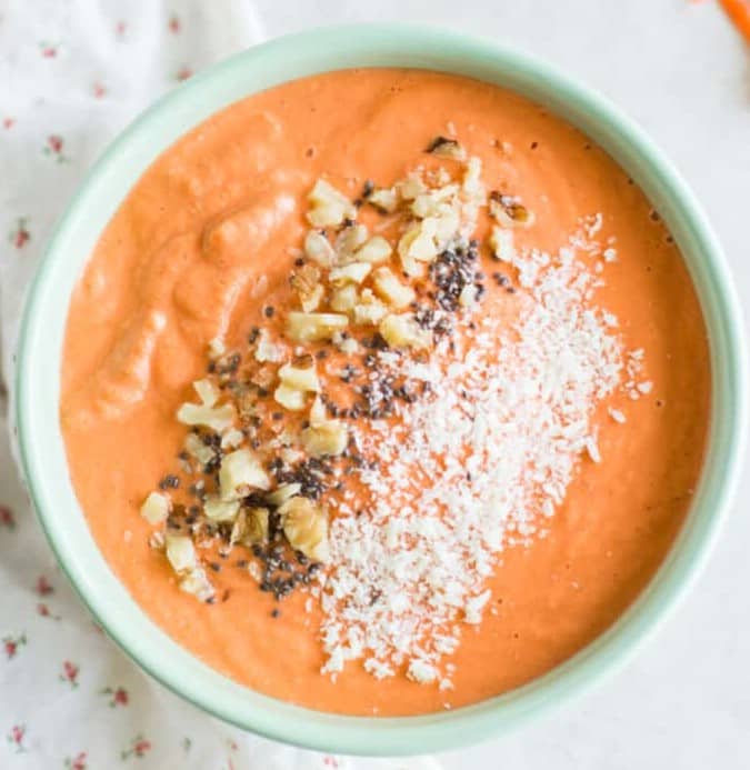 Carrot Cake Oatmeal Smoothie Bowl