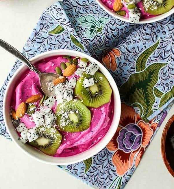 Dragon Fruit Smoothie Bowl