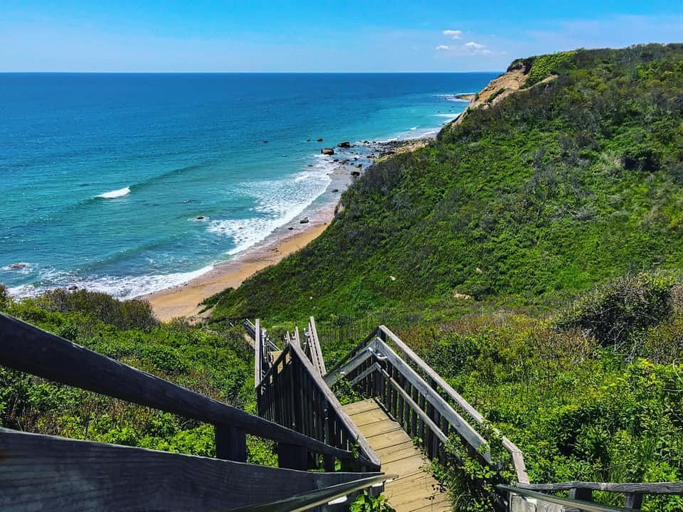 Mohegan Bluffs Beach