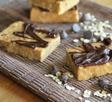 no-bake almond fudge protein bars