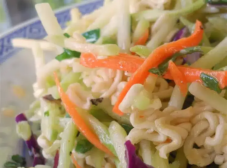Broccoli and Ramen Noodle Salad